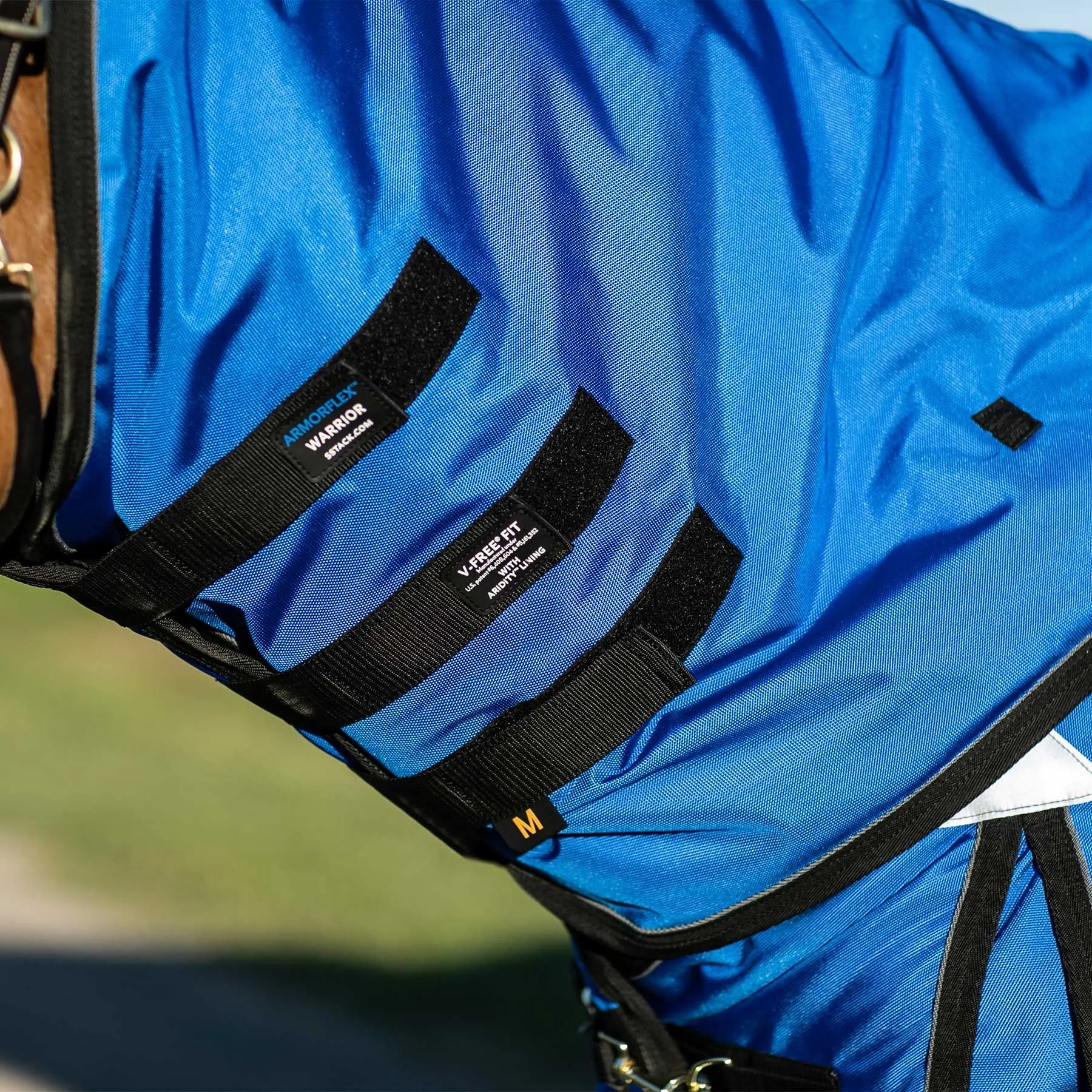 ARMORFlex® Warrior V-Free® Wither Relief 220g Medium Weight Turnout Blanket Neck Cover 3 ARMORFlex® Warrior V-Free® Wither Relief 220g Medium Weight Turnout Blanket Neck Cover - Image 3