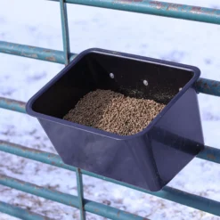 Dura-Tech® Large Hook-Over Feed Bucket - 8 Gallons -Schneiders Shop 41505 alt l